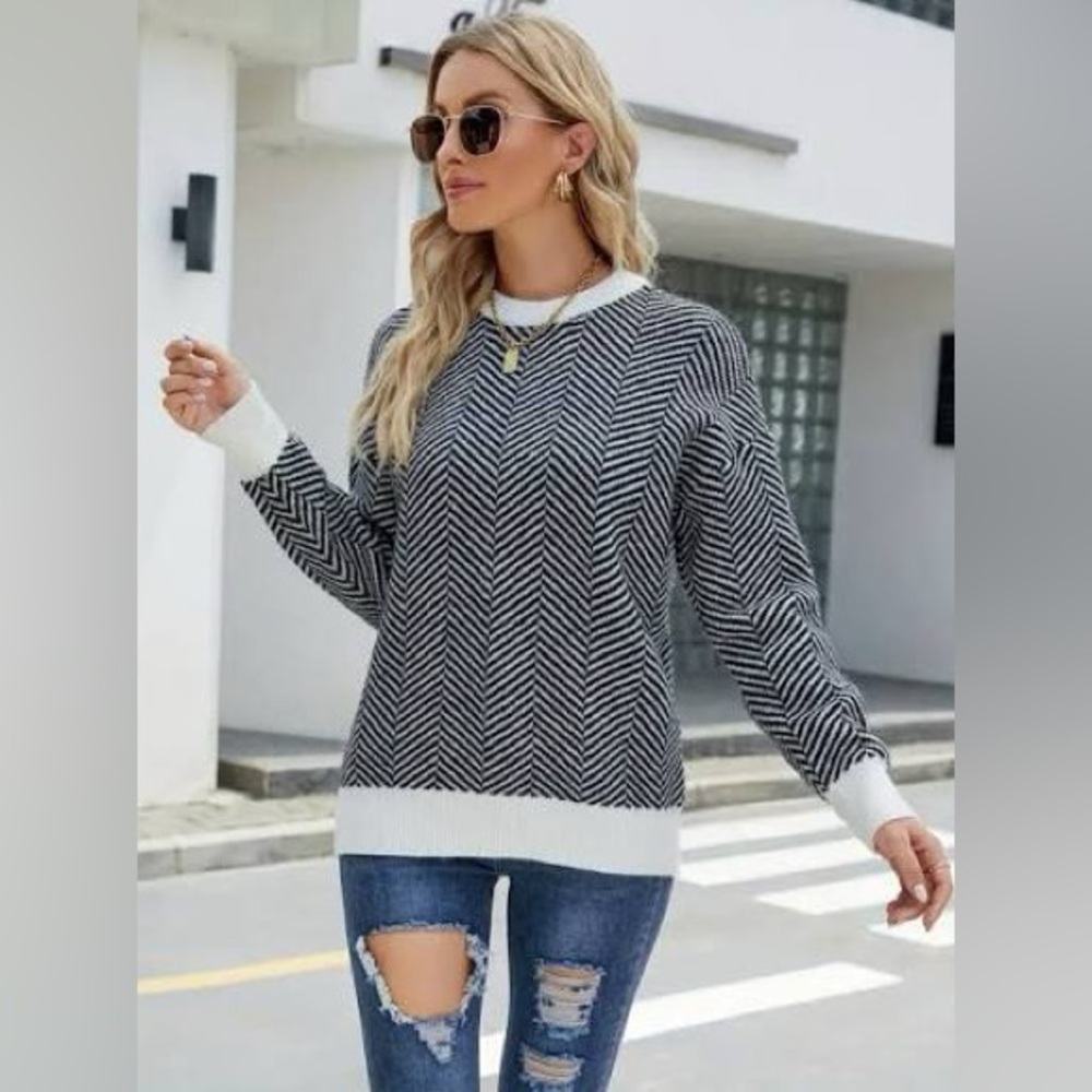 New Unbranded Black & Gray Super Secret Chevron Pattern Knit Sweater Size Small